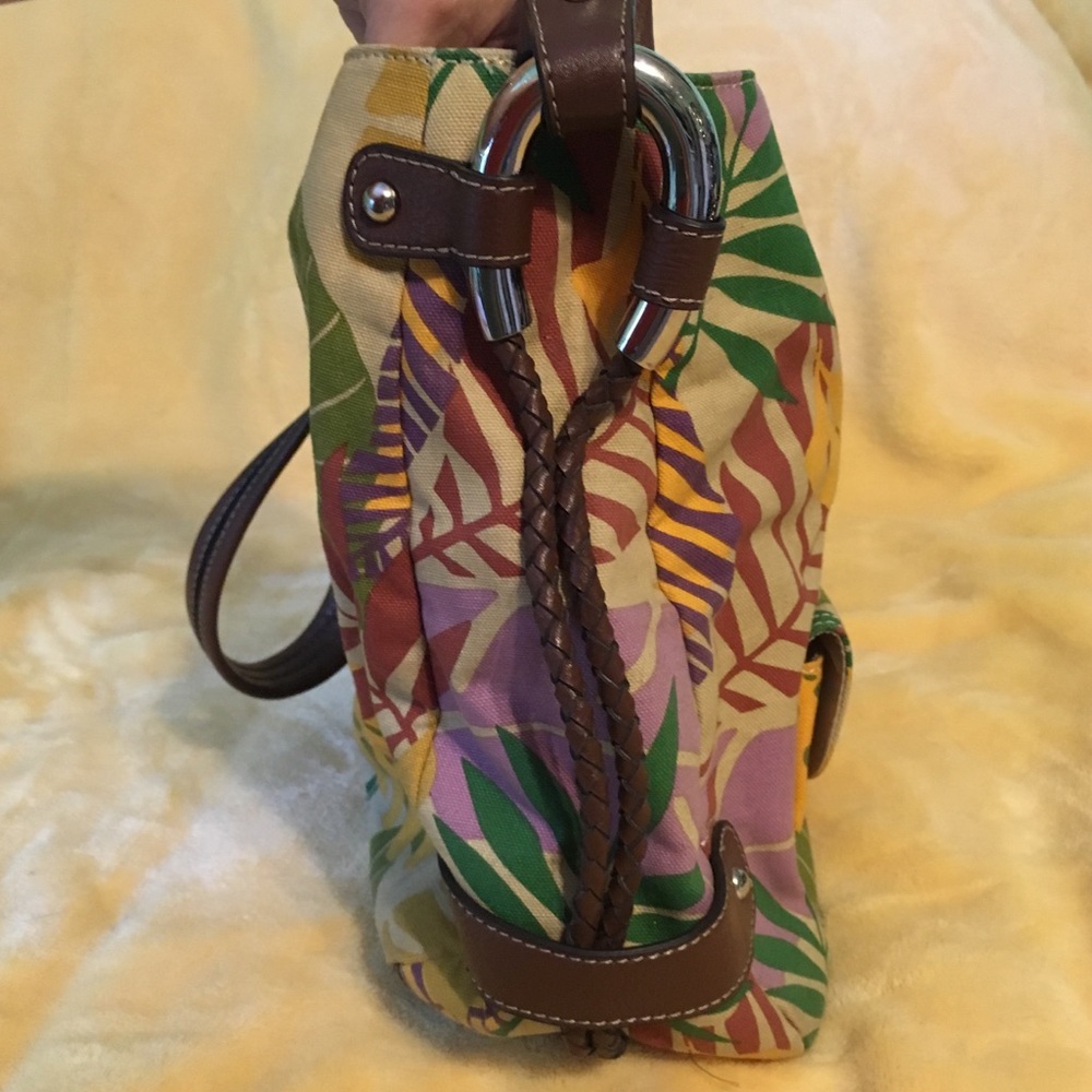 ✨HOST PICK✨ Relic botanical print purse - Picture 4 of 9